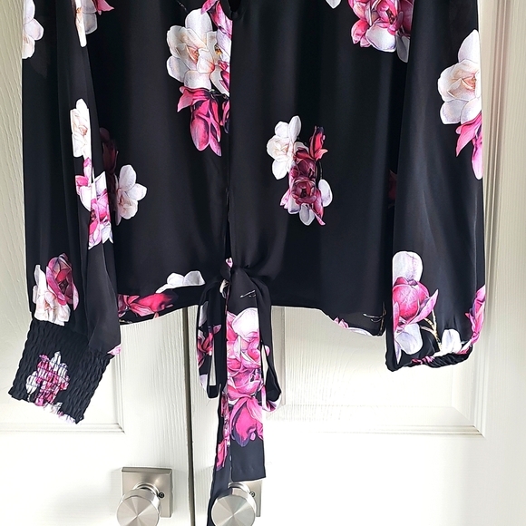 NWOT Venus Floral Long Sleeve Keyhole Neckline Floral Blouse Size 12. - Picture 4 of 15